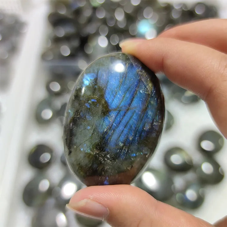 Wholesale Natural Quartz Crystal Worry Stone High Quality Labradorite Crystal Palm Stone