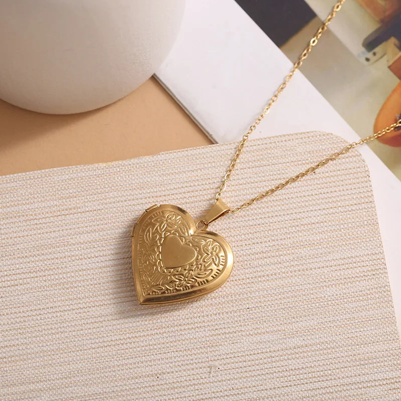 Fashion Stainless Steel Openable Heart Pattern Photo Frame Necklace Delicate Heart Photo Frame Necklace Gift for Women