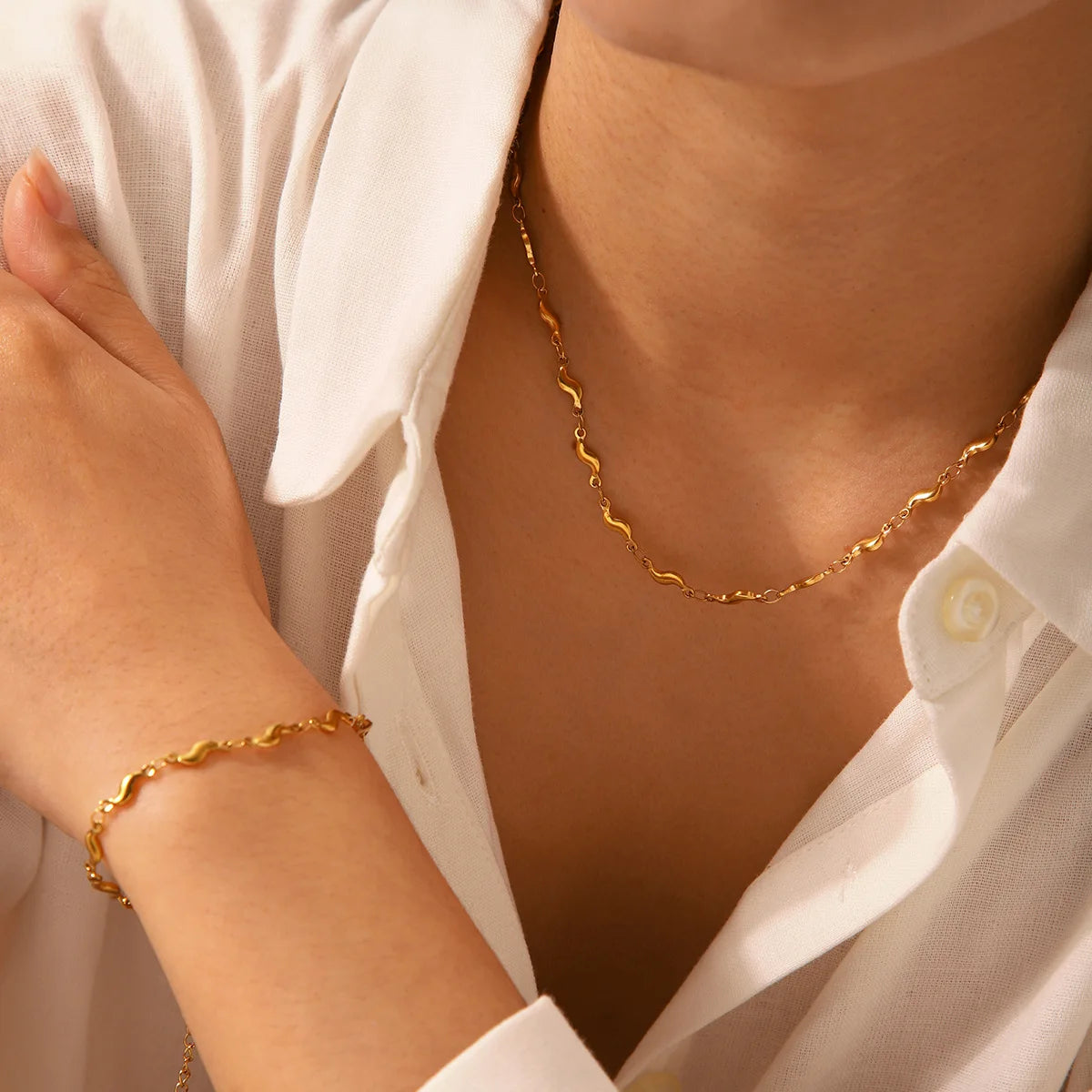 Wholesales Stainless Steel Minimalist Jewelry Sets 18K Gold Plated Water-Wave Chain Necklace Bracelet Sets
