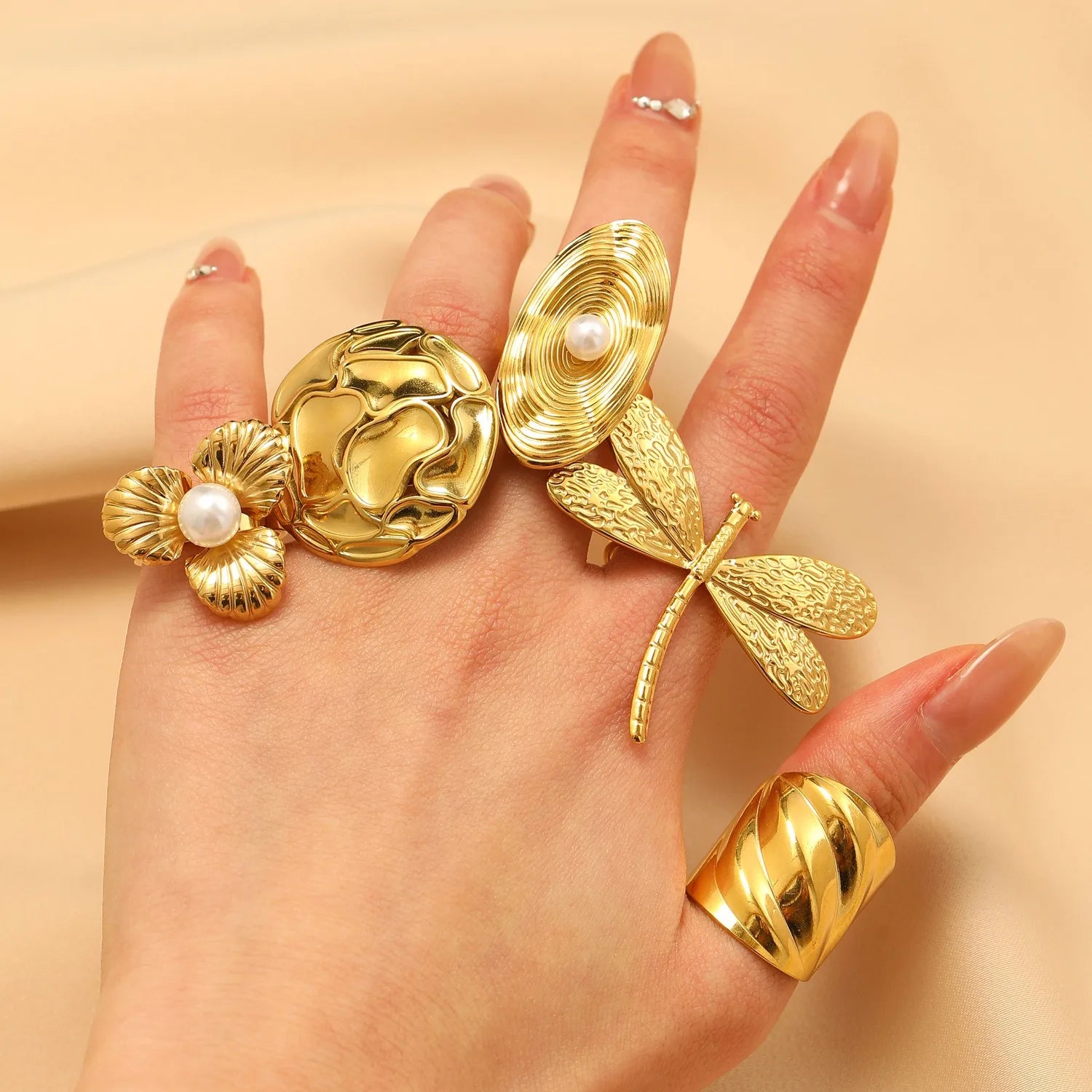 Elegant 18K Gold-Plated Stainless Steel Cluster Ring for Women Waterproof Fashionable Jewelry  Oval Irregular Geometric Ring