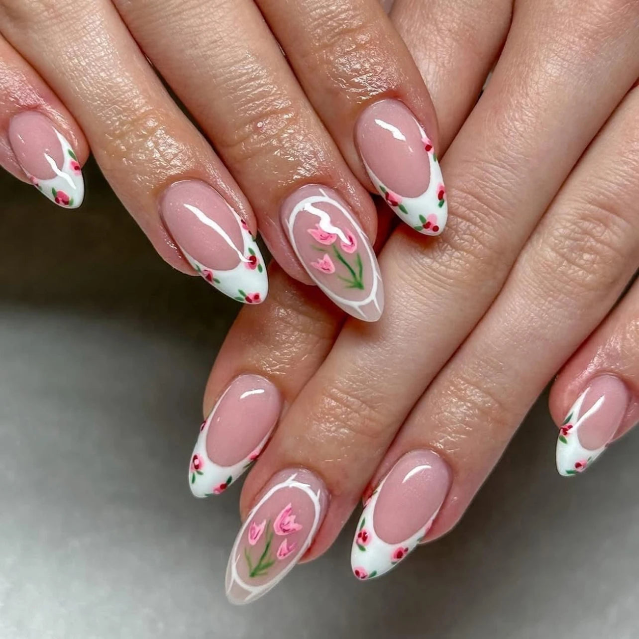 Dropshipping 24 Pcs 3784 Charming Pink White Floral French Acrylic Short Almond Press on Nails Artificial Fingernails Customize