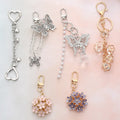 Elegant Gold Crystal Rhinestone Geometric Keychain Women's Perfume Bottle Metal Car Key Rings Fashion Jewelry Gift Doll Pattern