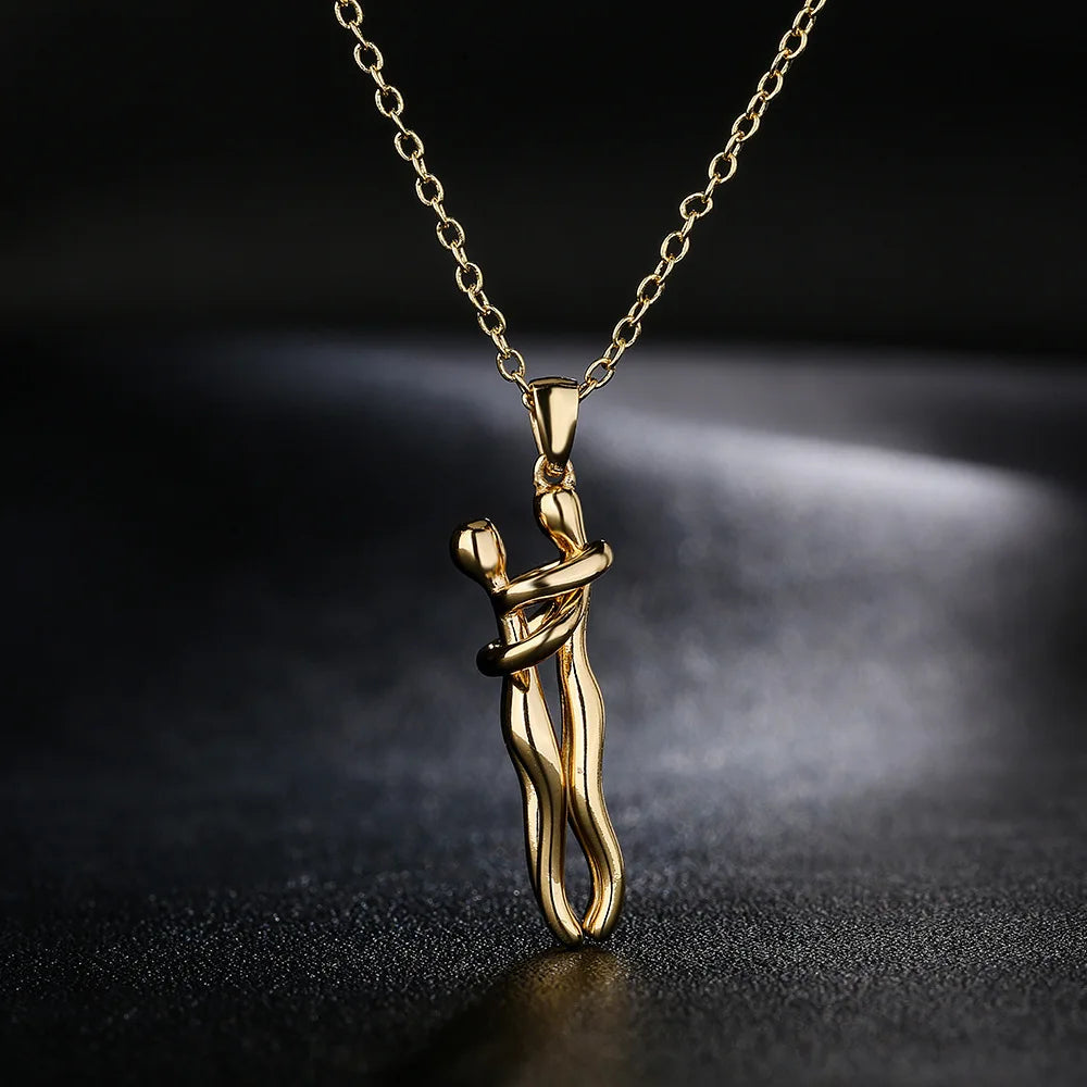 Duyizhao New Design Couple Hug Woman's Pendant Necklace Cooper 18k Real Gold Plated for Gift Ins Style Fashion Jewelry Wholesale