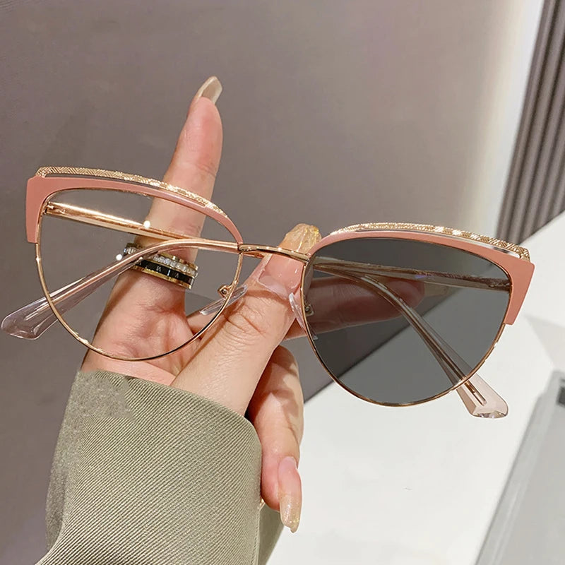 2025 Newest Cat Eye Photochromic Anti Blue Light Glasses Wholesale Manufactures Photochromic Blue Light Glasses Lens