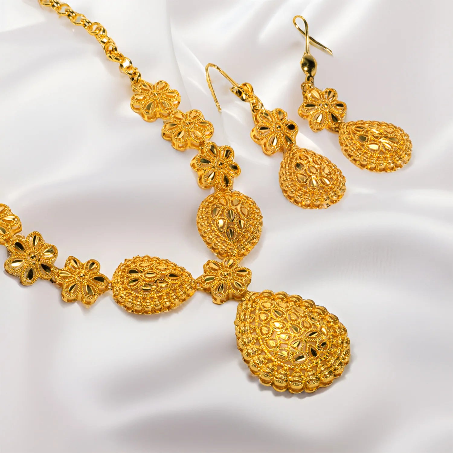Hot Selling 24K Gold Plated Bride Necklace Earrings Set 2PCS Flower Water Drop Shape Gold Jewelry Set for Women