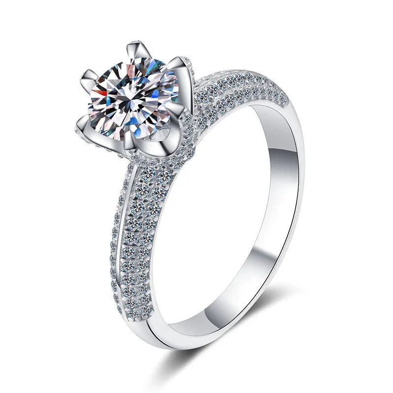 S925 Sterling Silver and Platinum Plated Moissanite Proposal Ring Elegant and Luxurious Wedding Accessory