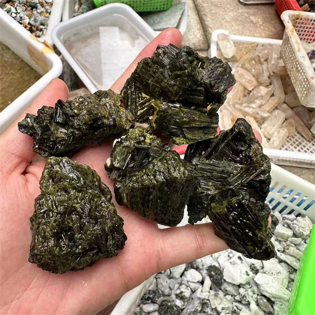 New Arrivals Cheap Minerals Stones Wholesale Rough Gemstone Natural Green Tourmaline Raw Point Clusters for Decor