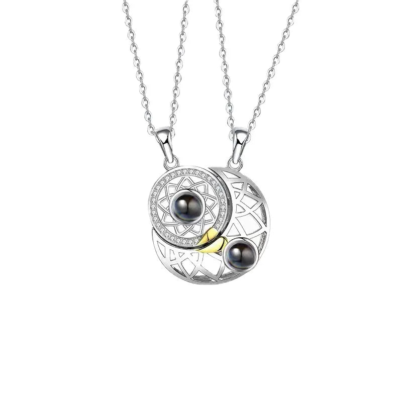 Sanlan OEM Collares Sun & Moon Men & Women Romantic 100 Languages Pendant Valentine's Day Gift Couple Projection Necklace