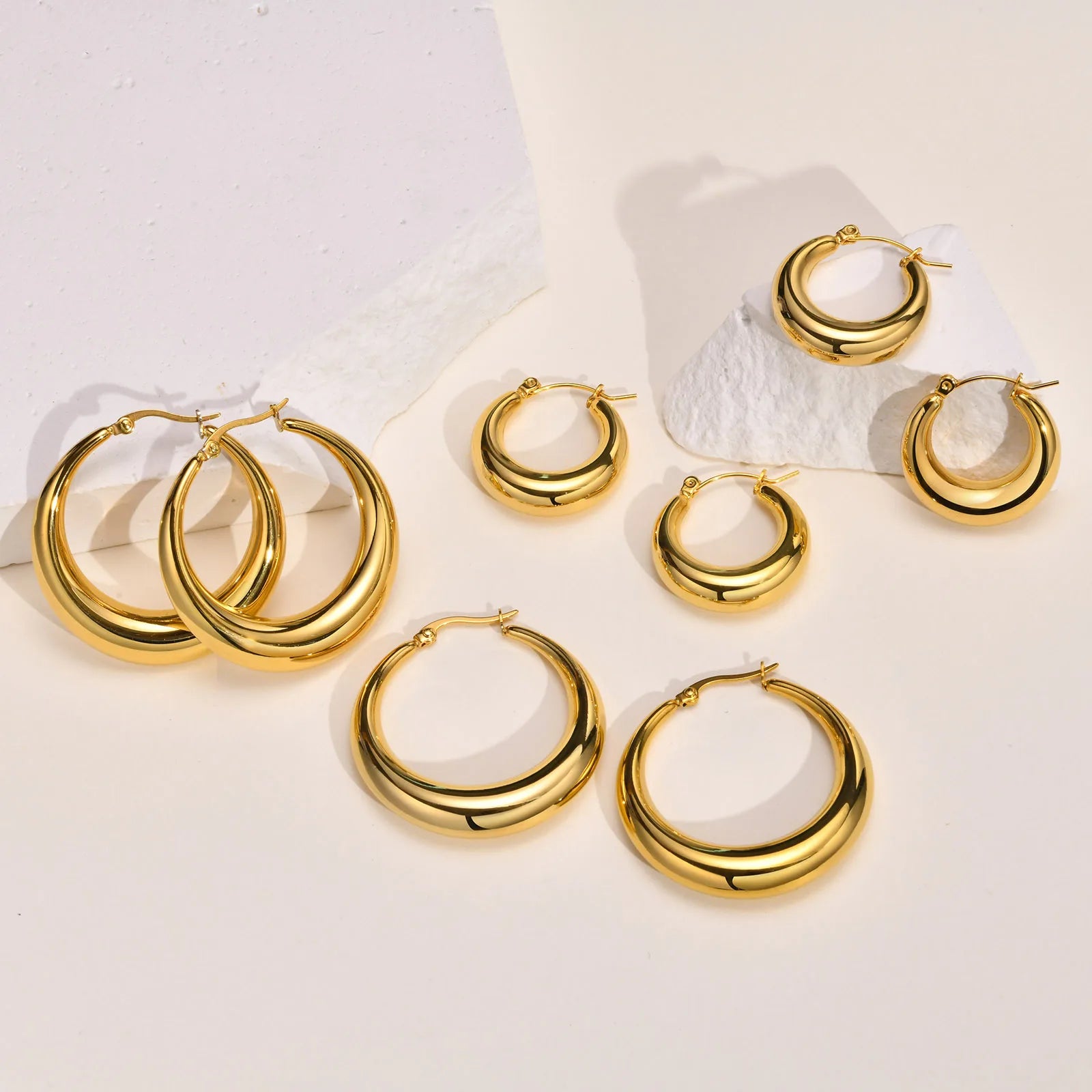 Stainless Steel 18K Gold Chunky Hoop Earrings Tarnish-Free Women Huggie Earrings Lightweight Daily Wear Jewelry