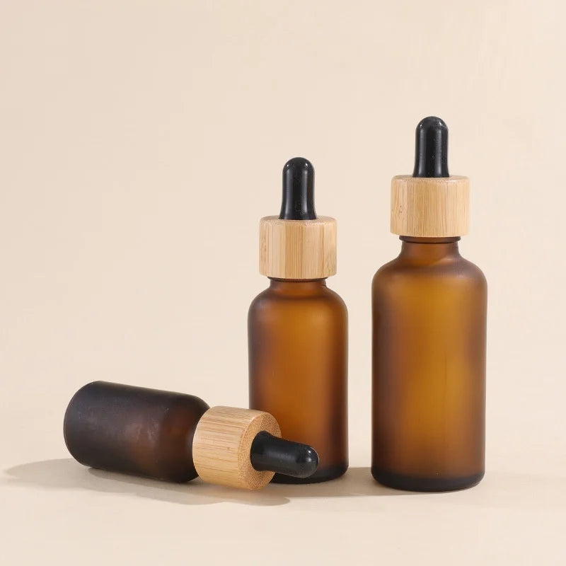 Luxury Amber Frosted Glass Bottle Empty 30ml 50ml Refill Bamboo Lid Round Shoulder Glass Skincare Essential Oil Dropper Bottle