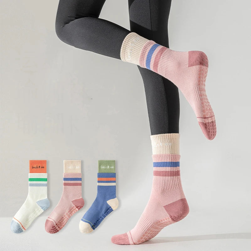 Promotional Low Price Double Layer Socks Anti Slip Women Non Slip Fitness Yoga Pilates Crew Socks With Grips MegaBDM