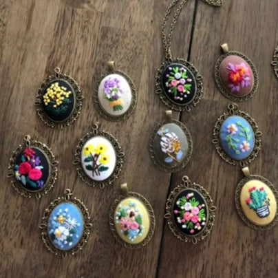 Embroidery Pendant Kit with Instructions Embroidered Pendant Necklace with Needle Thread Diy Emriodery Necklace