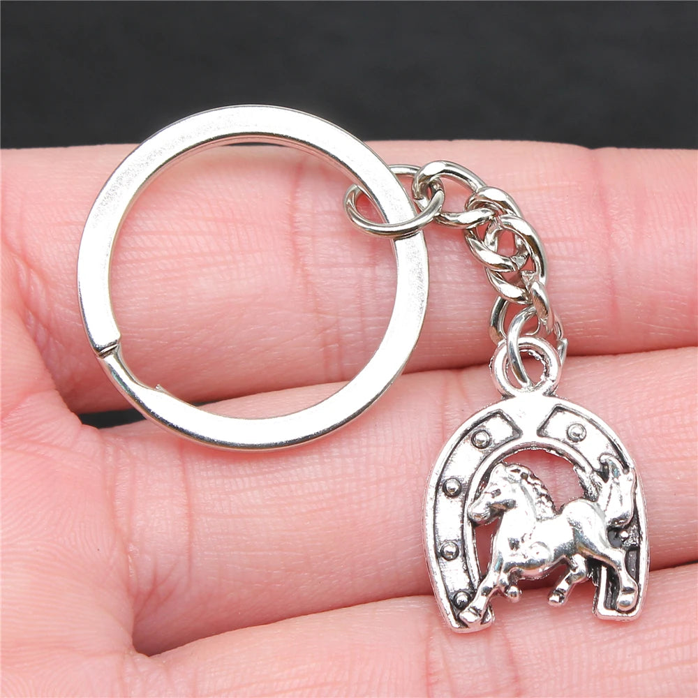 WYSIWYG 23x17mm Zinc Alloy Antique Silver Plated Horseshoe Horse Key Chain Souvenirs Gift P1-ABD-C12574