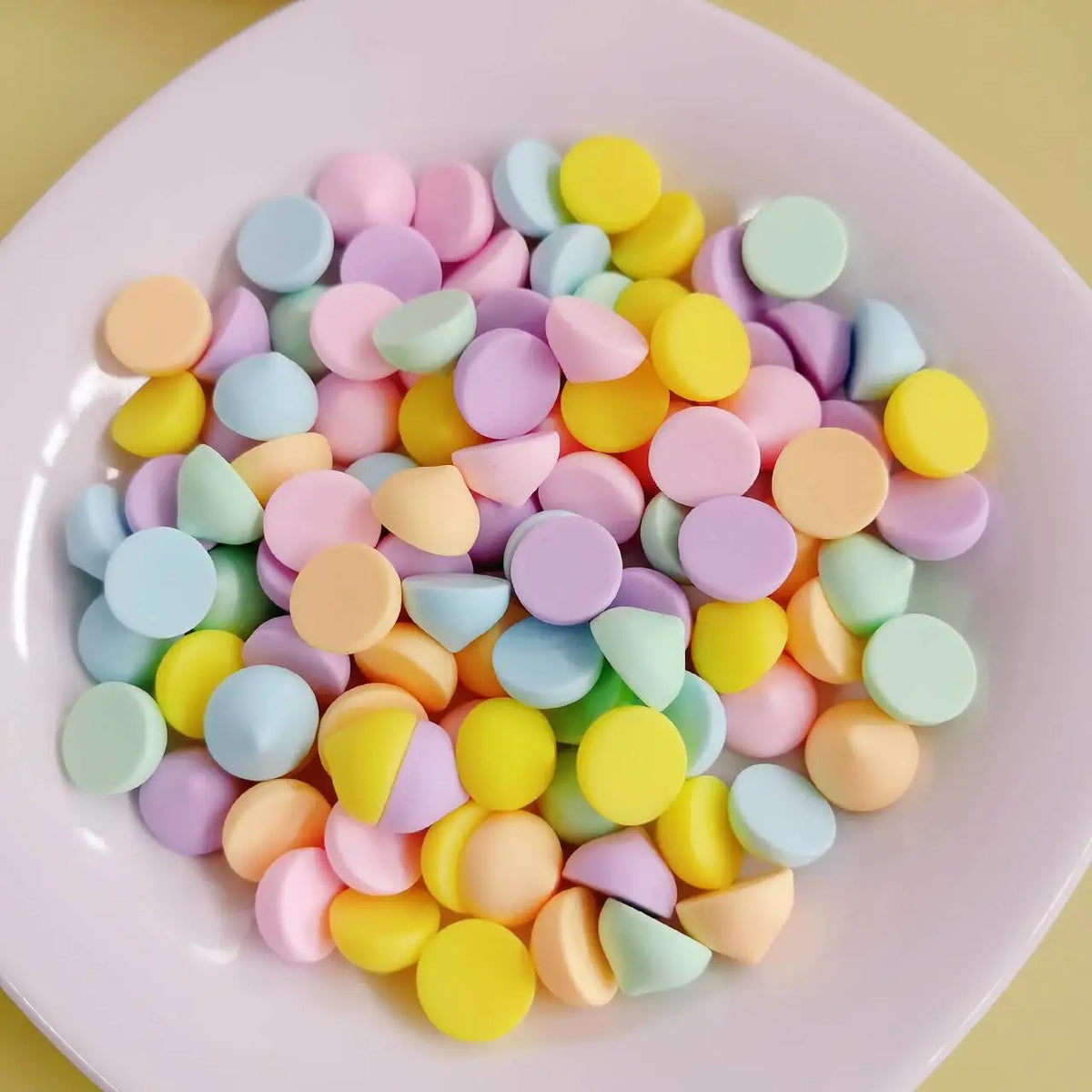 Pastel Resin Chocolate Chips Morsels Flatback Cabochon Kawaii DIY Resin Crafts Decoration Miniature Resin Food for Phone