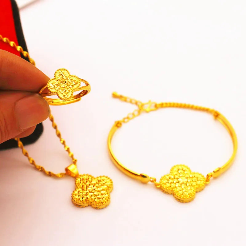 Dubai Gold Japanese and Korean Copper Plated Ese Sand Gold FourLeaf Clover Necklace Female Jewelry Korean Fashion Jewelry
