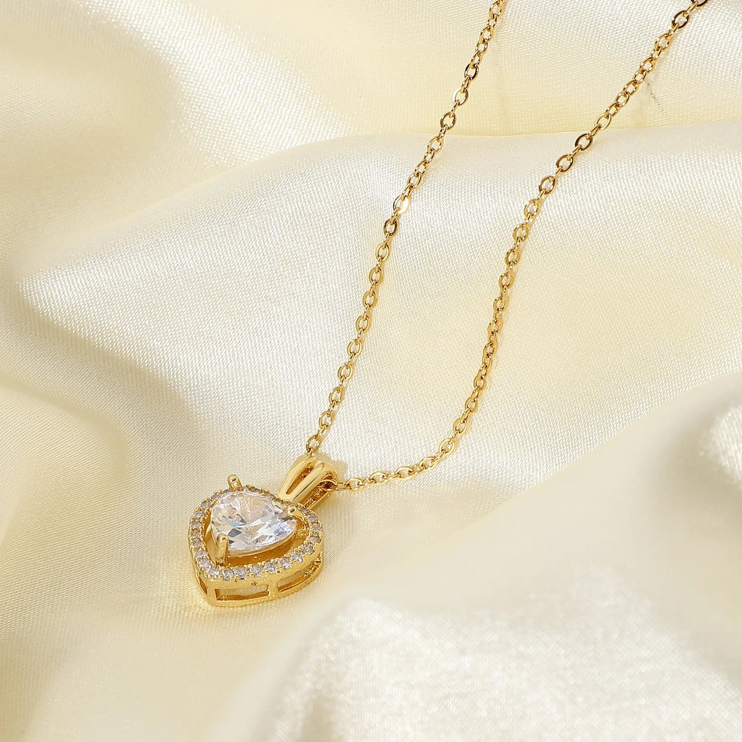 New Exquisite Women Wedding Bridal Jewelry Stainless Steel Gold Large Single Shiny Crystal Heart Pendant Necklace for Engagement
