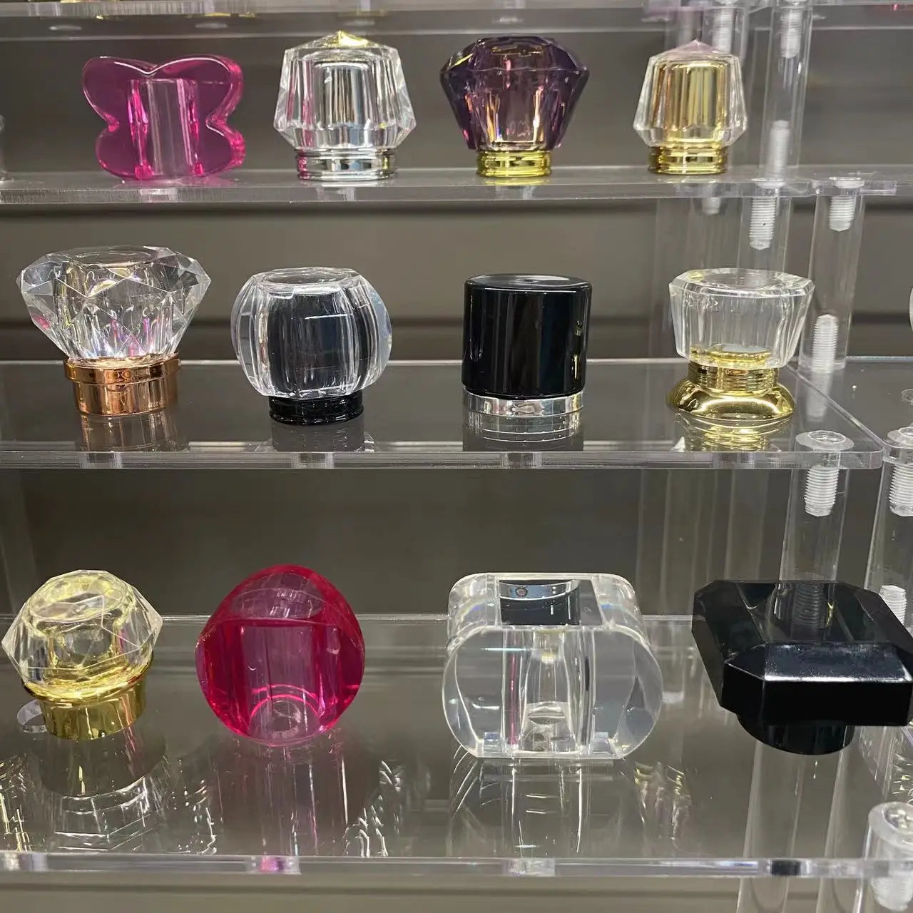 Customized Plastic Crown Cap Delicate Gold Non-Spill Luxury Perfume Bottle Cap