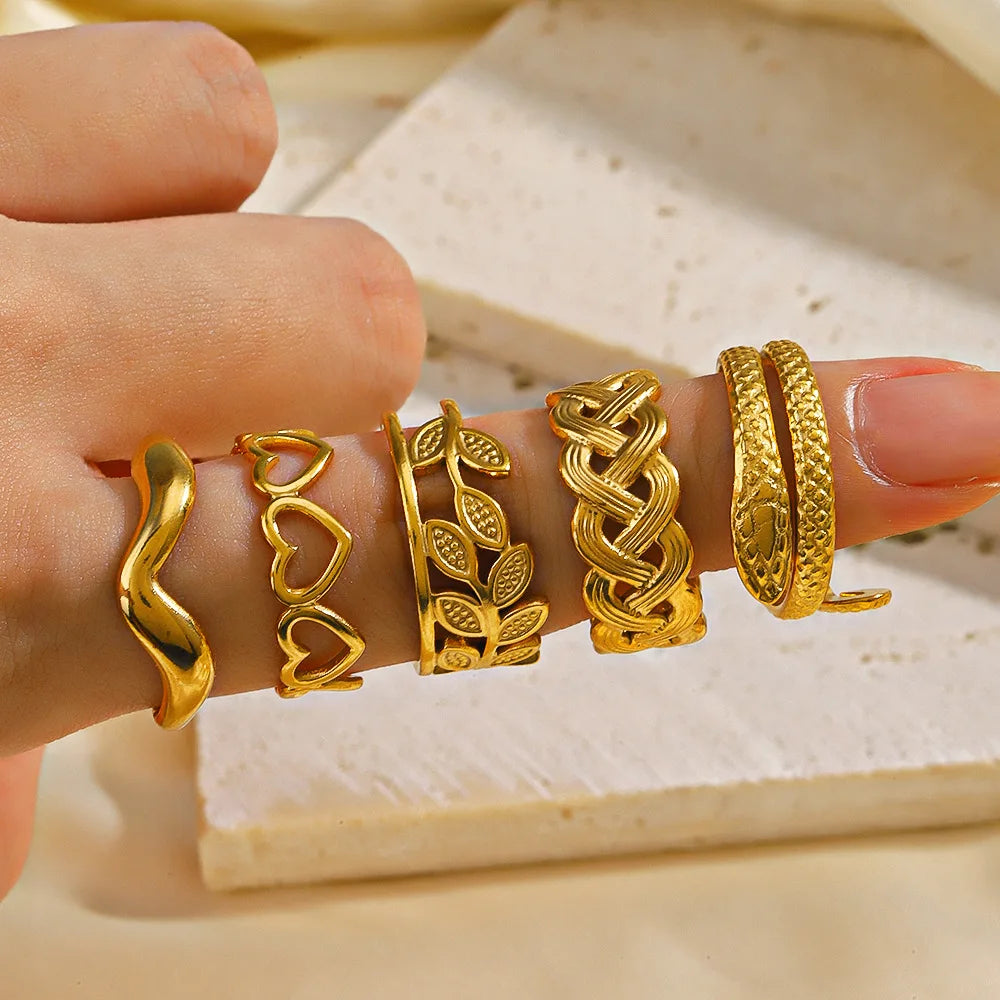 New Elegant Trendy Jewelry Female Stainless Steel 18K Gold Plated Heart Snake Rings for Women Fashion Accessories