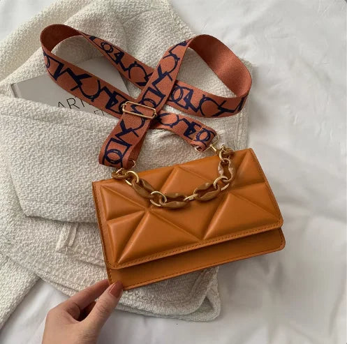 Casual Style PU Handbag Retro Wide Shoulder Strap PU Lining Lady's Small Bag Featuring Thick Chain Dual for Summer Use