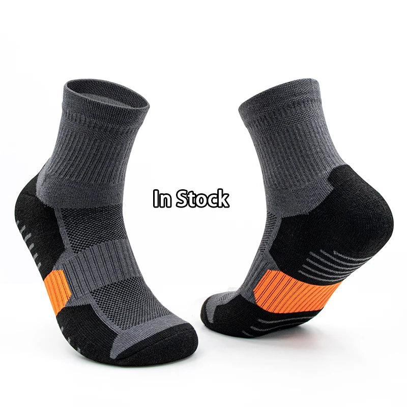 Men's Custom Logo Breathable Athletic Cotton Sports Socks Crew Jacquard Design for Soccer Football Cycling Basketball Knitted