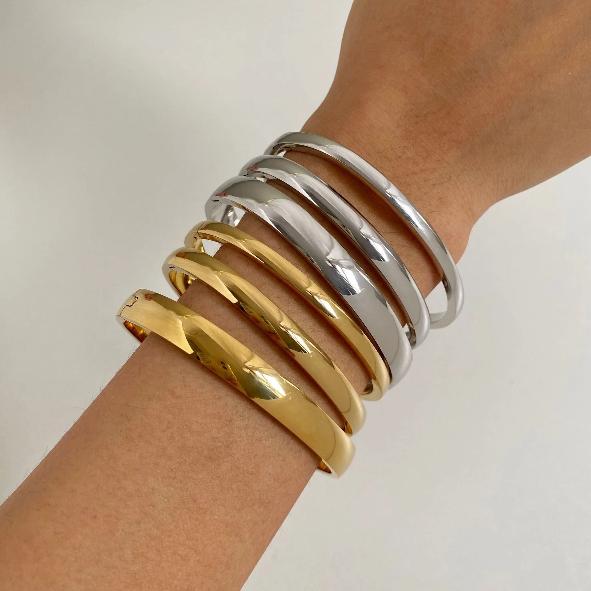 Ouj Hot Fashion 18K Gold Plated Waterproof High Polished Minimalist 4mm 6mm 8mm Women's Jewelry Stainless Steel Bangle