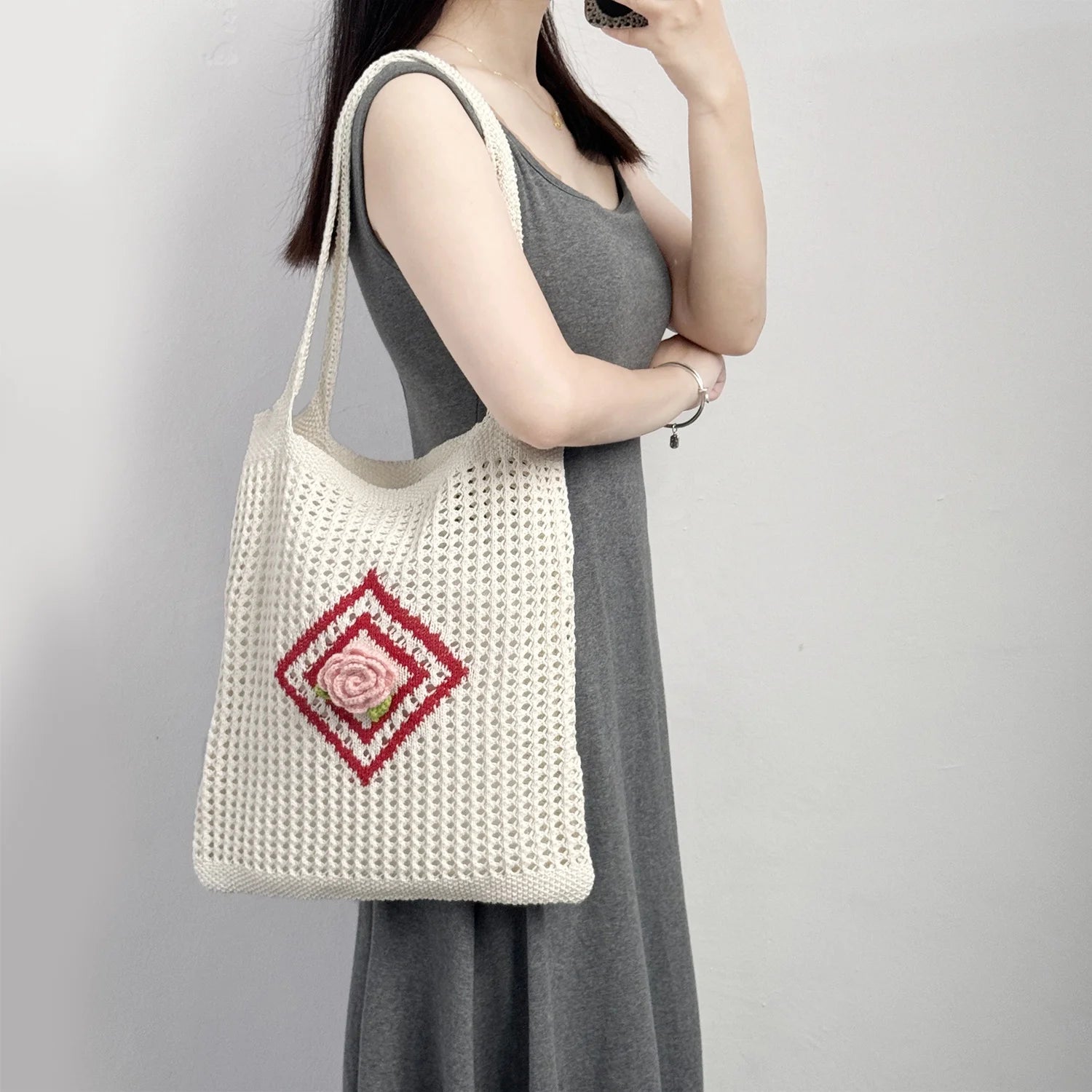 2024 Summer Vintage Women's Tote Bags New Factory Wholesale Handmade Crochet Knitted Beach Bags Embroidery Portable Open