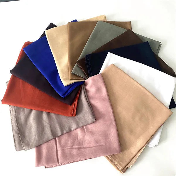 Factory Price 18 Colors Dyed Solid Polyester Breathable Skin-Friendly Spring Square Hijab Scarf 115x115cm for Muslim Women