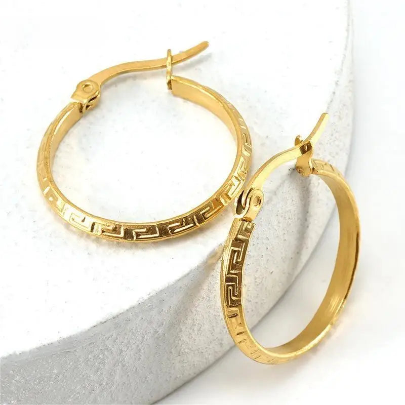 BM Hypoallergenic 18K Gold Plated Stainless Steel Huggie Earrings Great Wall Pattern Fashion Hoop