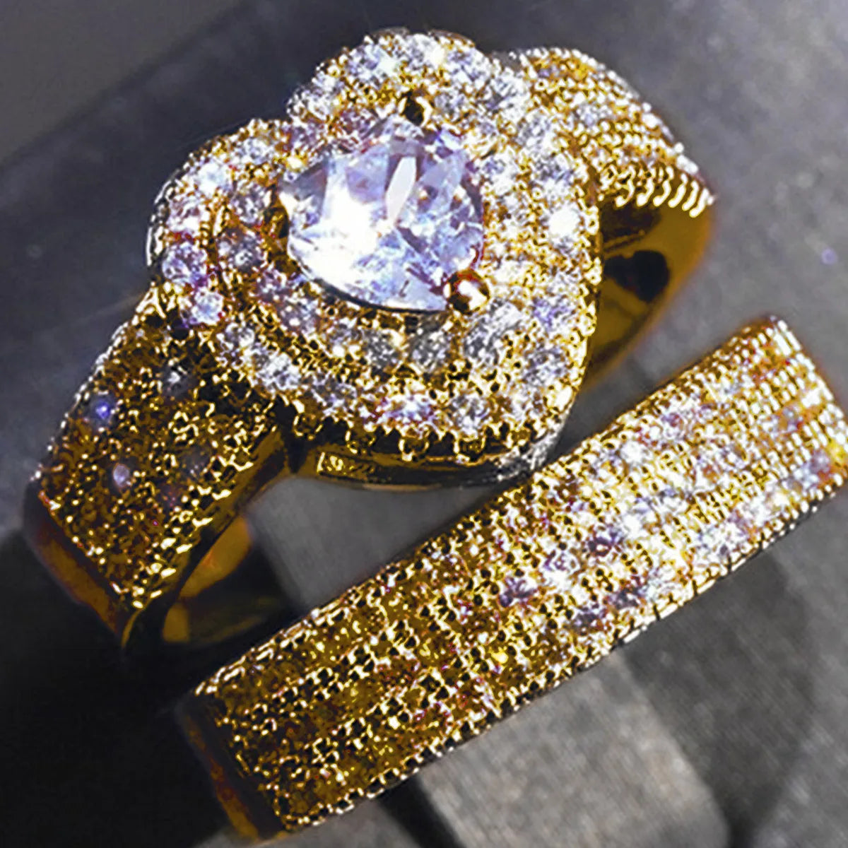 Huitan Luxury Manufucter Sliver 18K Gold Rose Gold Plated Ring Set Heart Cut Cubic Zircon Wedding Rings Set Bride Woman