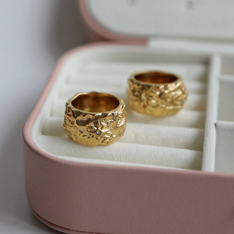 Ins Hot High End 18K Gold Plated Zirconia Starburst Rings Texture Stainless Steel Band Rings for Women