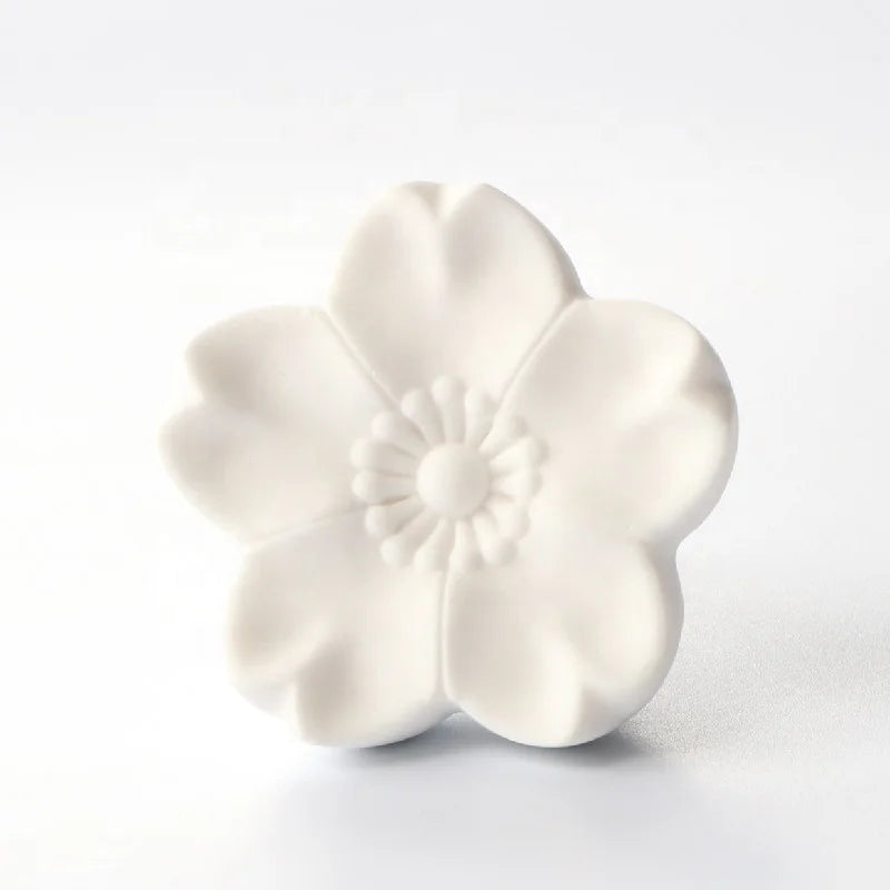 Wholesale Porcelain Sakura Flower Home Fragrance Essential Oil Diffuser Scented Ceramic Car Vent Aroma Plaster Air Freshener