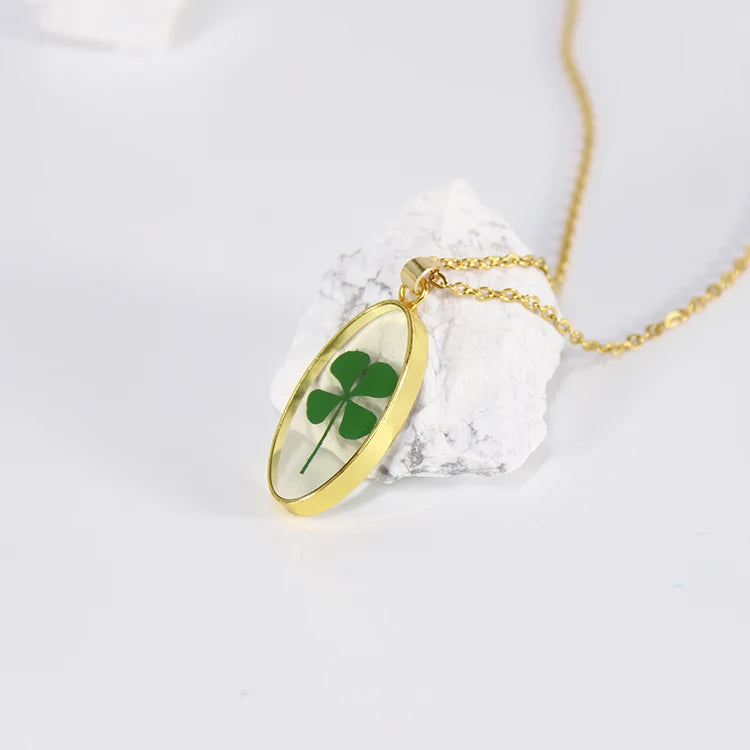 Factory Customization Simple Clear Resin Plant Lucky Pendant Women's Real 4 Leaf Clover Necklace