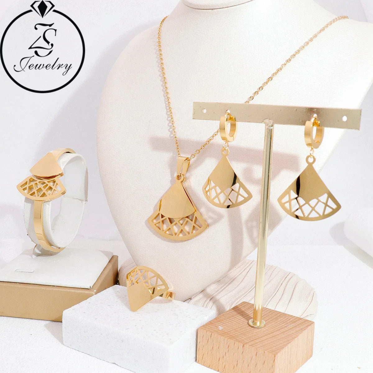 New Stainless Steel Gold Plated Pendant Chain Necklace African Jewelry Set Doop Earrings Dubai Jewelry Set