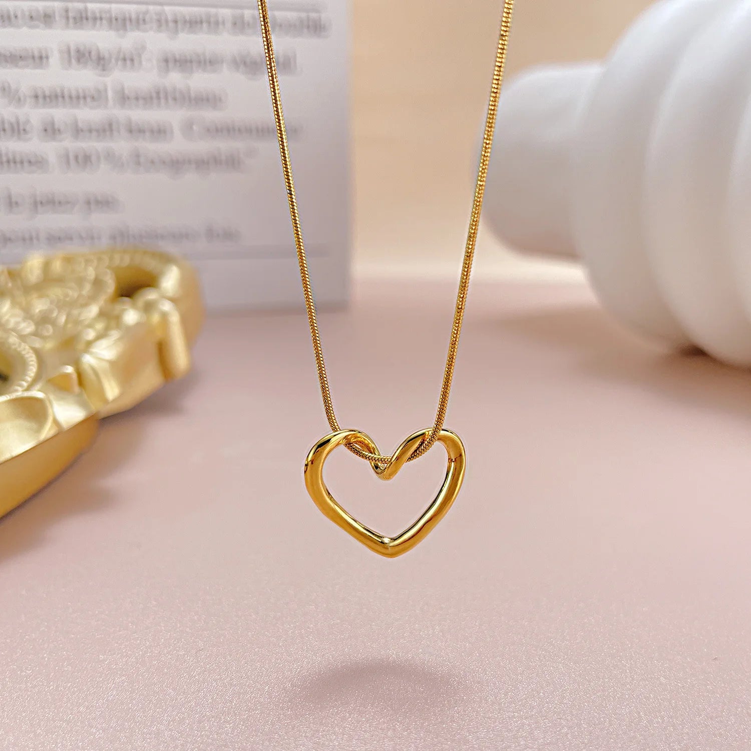 Stainless Steel Vacuum Plated GTold 18K Hollow Love Necklace Pendant Clavicle Chain Women's Jewelry