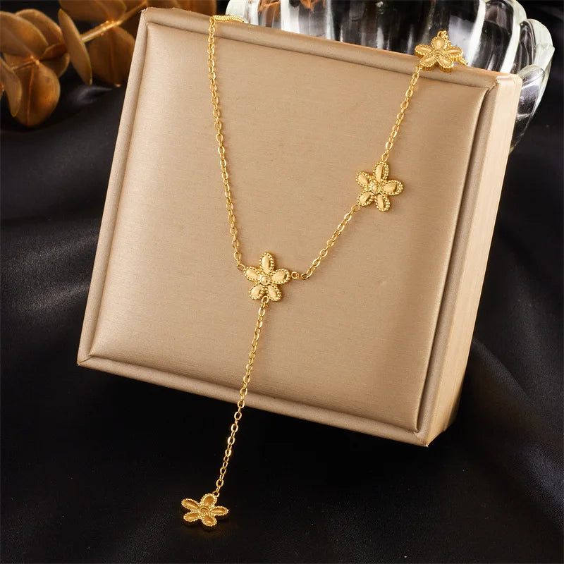 Minimalist Gold Plated Necklace Irregular Flower Pendant Necklace Stainless Steel Necklace for Women