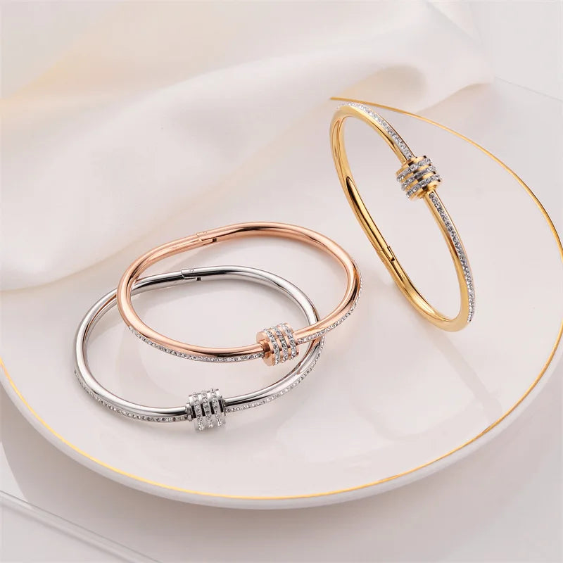 2023 Vintage New Hollowed Roman Rose Gold Stainless Steel Bracelet 18K Gold Titanium Steel Bracelet with Diamond Set for Women