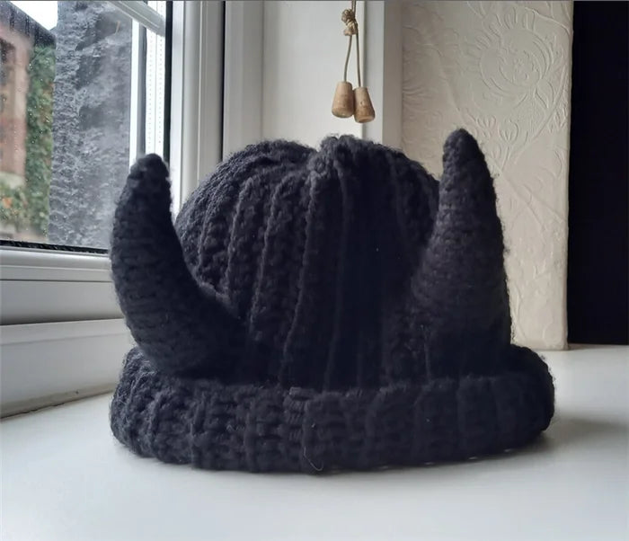 SZ494 Fashion 2024 Custom Black Color Funny Horns Creative Knitted Hat Devil Horn Beanie Caps Crochet Beanie with Horns