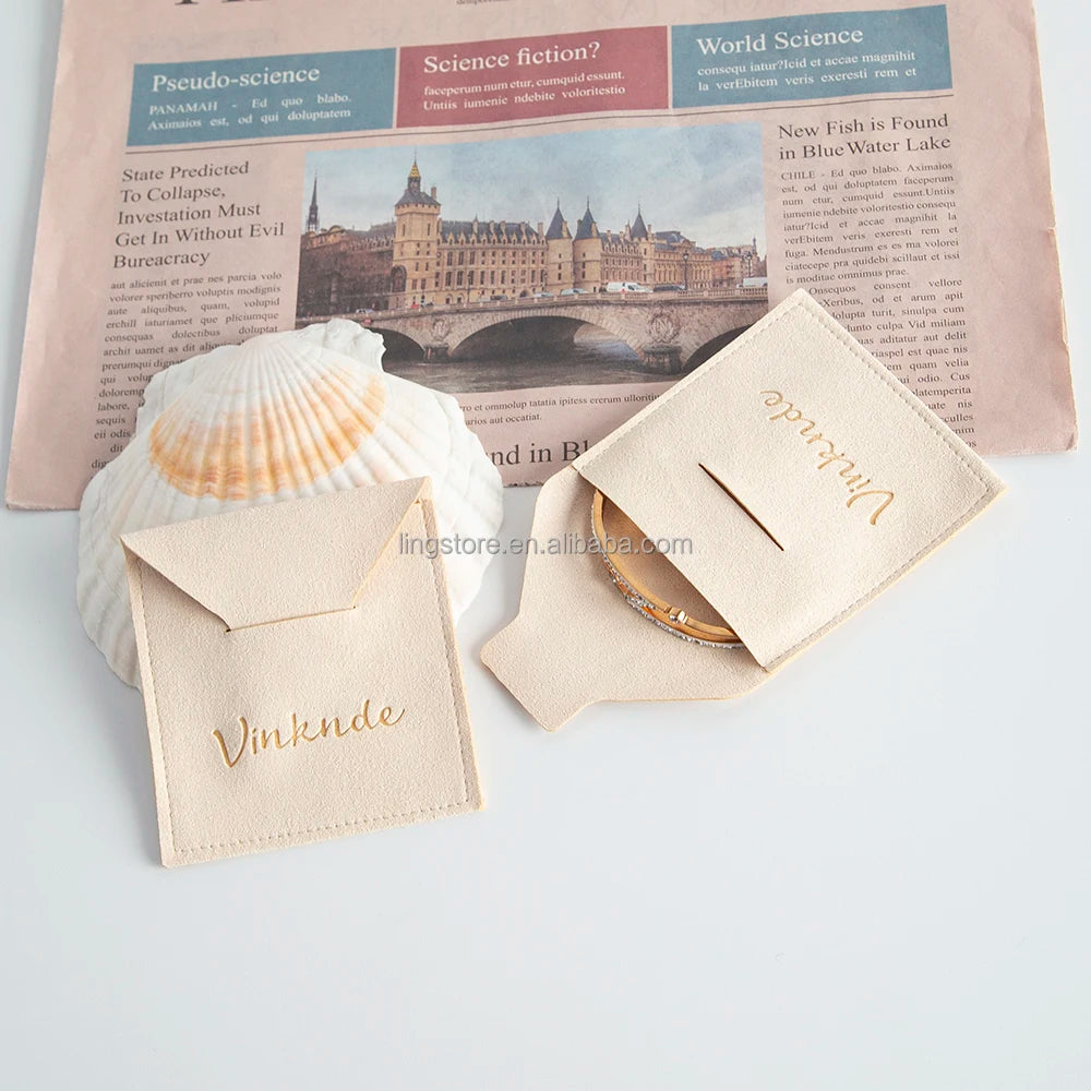 Hot Sale 8x8cm Beige Soft Suede Microfiber Pouch China Supplier's Fashionable Comfortable Envelope Jewelry Jewelry Container
