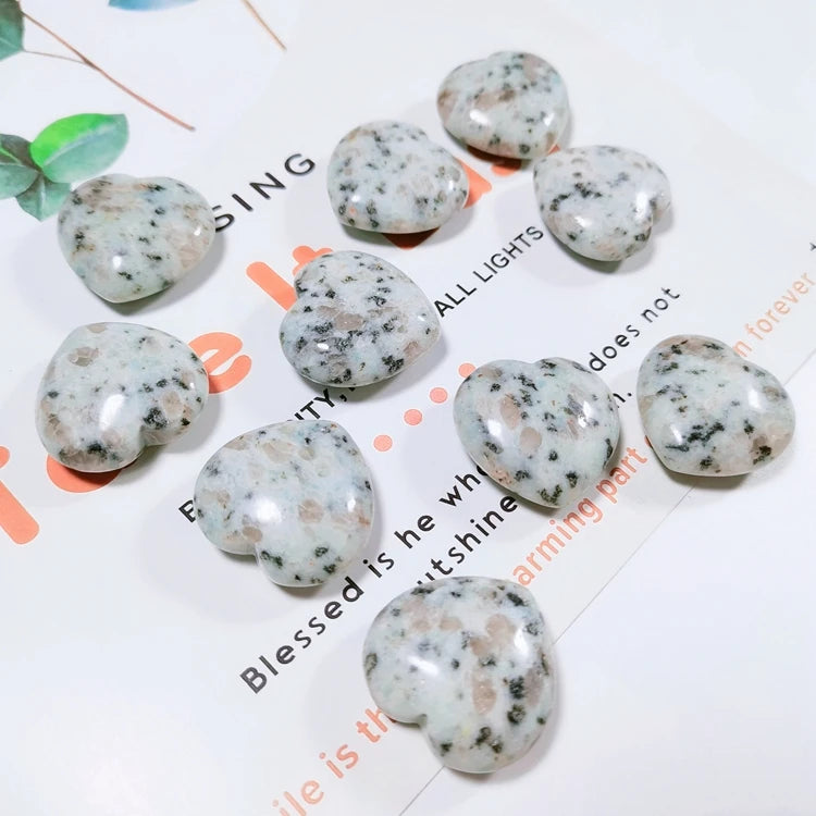 Huiying Kiwi Stone Heart Shape Palm Pocket Chakra Stone Balancing Engraved Crystal Polished Gemstone Crafts
