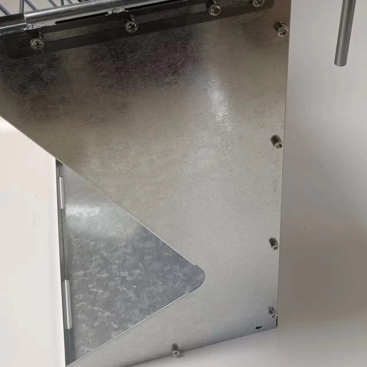 Wall Mount Livestock Feeders Heavy Duty Wall Hay Feeder Grain and Hay Feeders