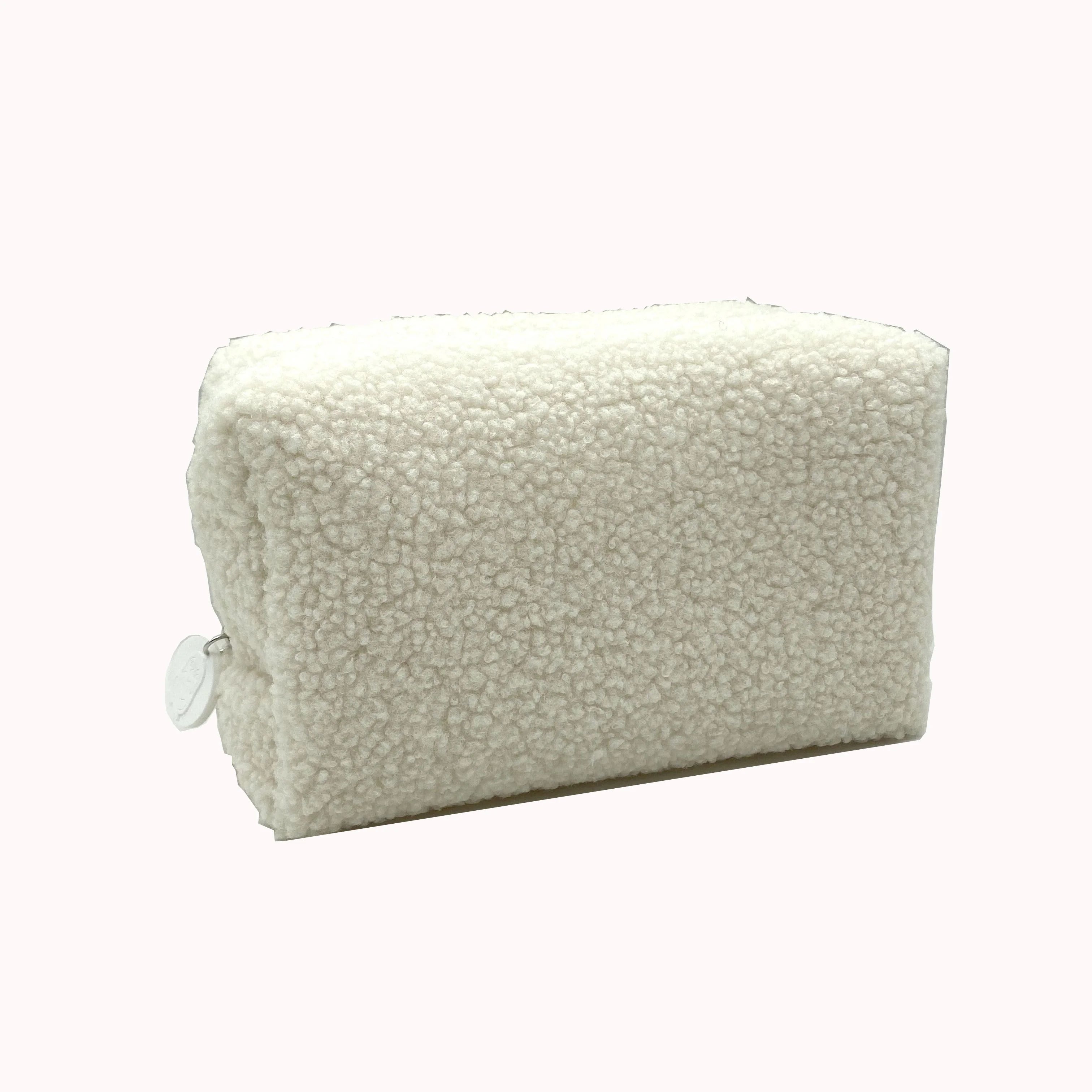 Portable Colorful Plush Makeup Bag Wholesale Cute Furry Makeup Pouch Fluffy Winter Faux Fur Cosmetic Bag