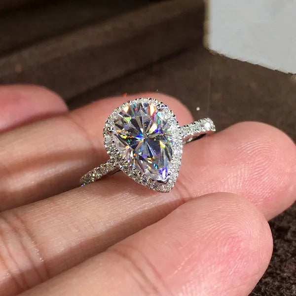 Huitan Elegant Water Drop Ring Bright Zircon Thin Rings Lady Girls Romantic Pear Cut Silver Pear Wedding Rings Women