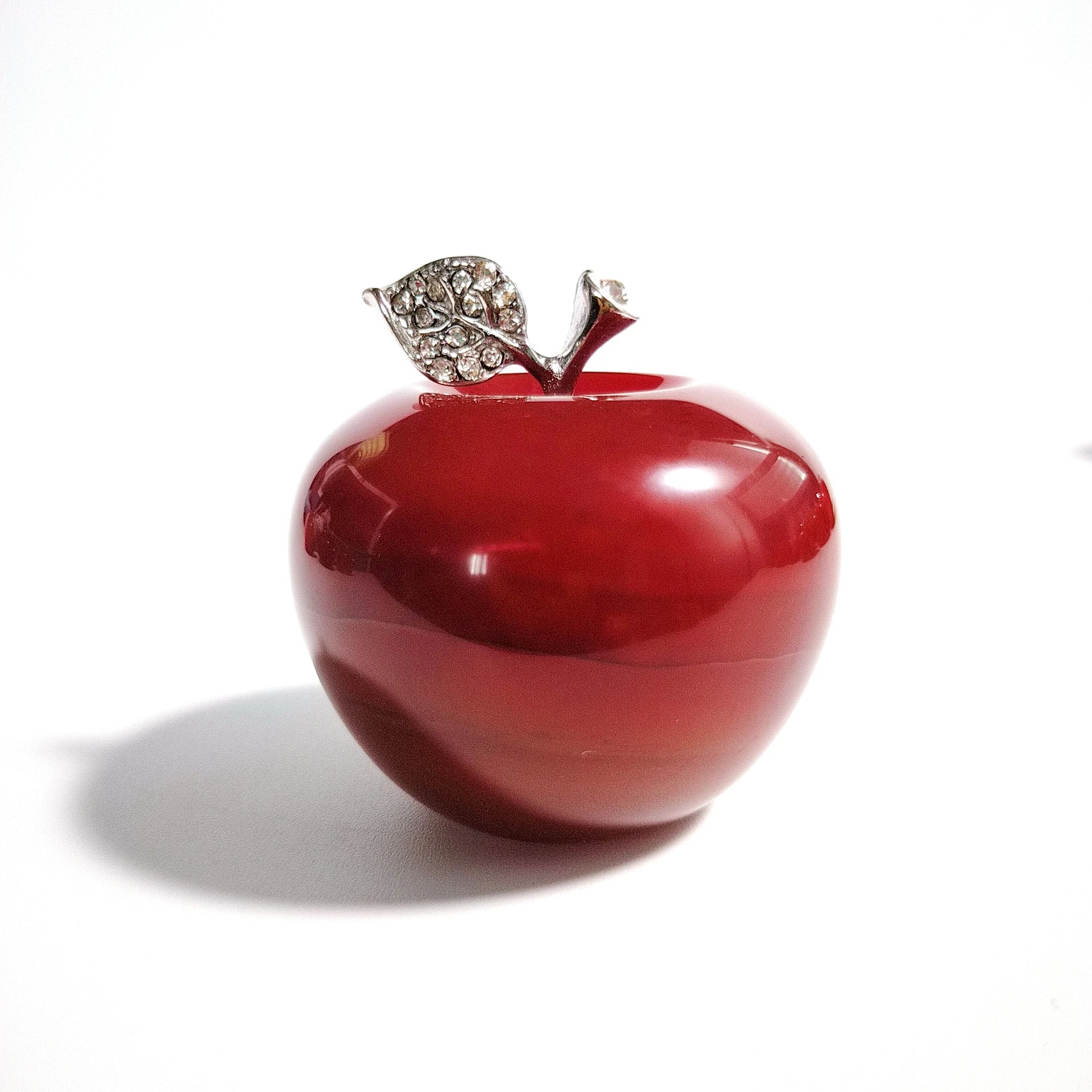 HY High Wholesale Factory Natural Polished Quartz Hand Engraving Red Agate Crystal Apples for Gifts