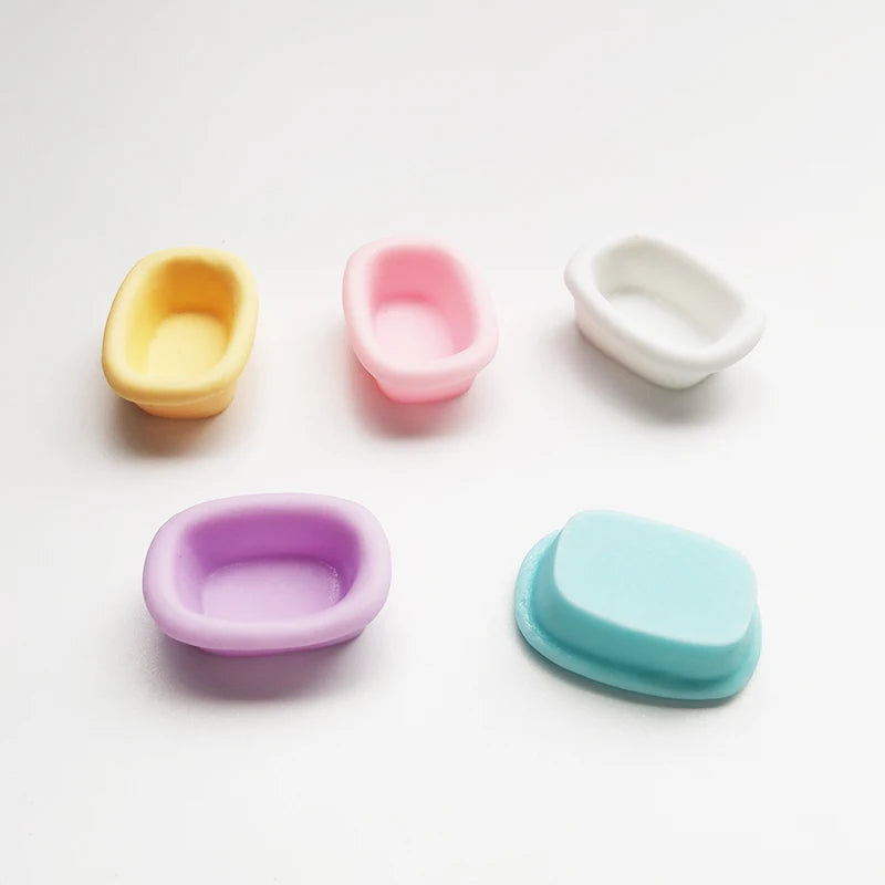Hot Sale Colored 3d Miniature Bathtub Design Resin Charms Children Dollhouse Play Decoration