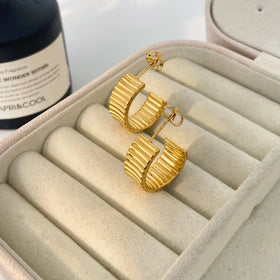 C-shaped Checkered 18K Gold-plated Stainless Steel Earrings Fashion Jewelry C-shaped Titanium Steel Earrings for Women