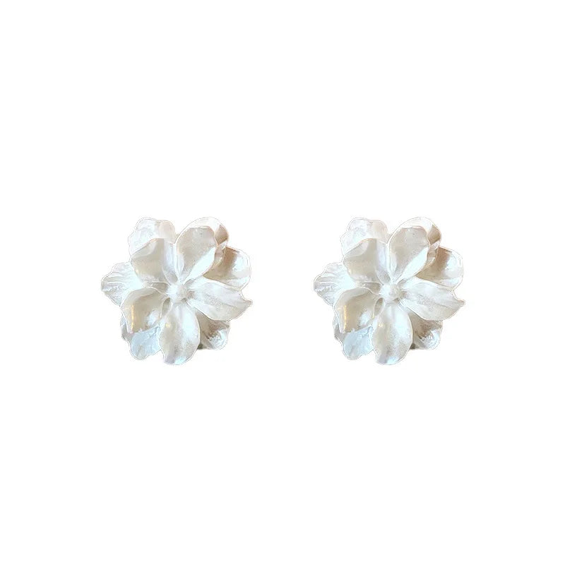 Elegant Irregular Personality White Flower Earrings Pearl Women Sliver Needle Earrings Fashion Jewelry Accessories Gifts