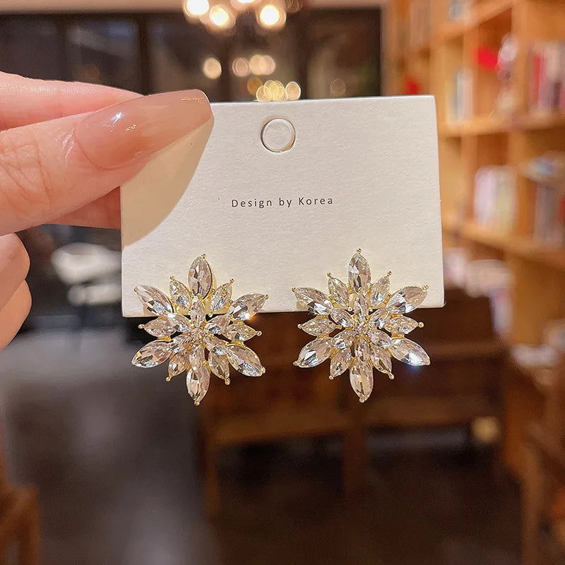 Trendy Flash Diamond Snowflake Earrings Delicate Diamond Geometric Earrings Jewelry 2023 Hot Sale