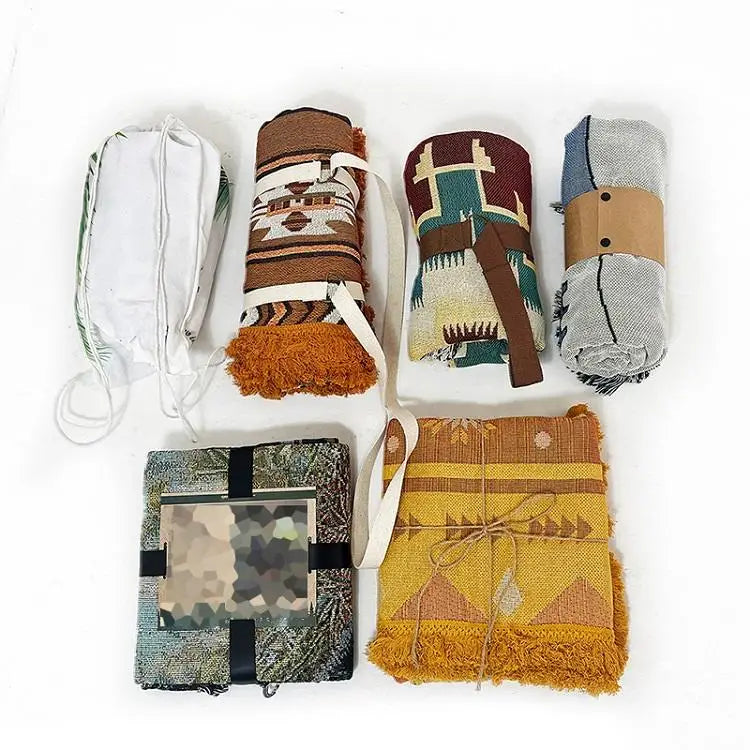 Hot Selling American Style Geometric Jacquard Woven Throw Rugs Custom Portable Eco-Friendly Home Travel & Hotel Use