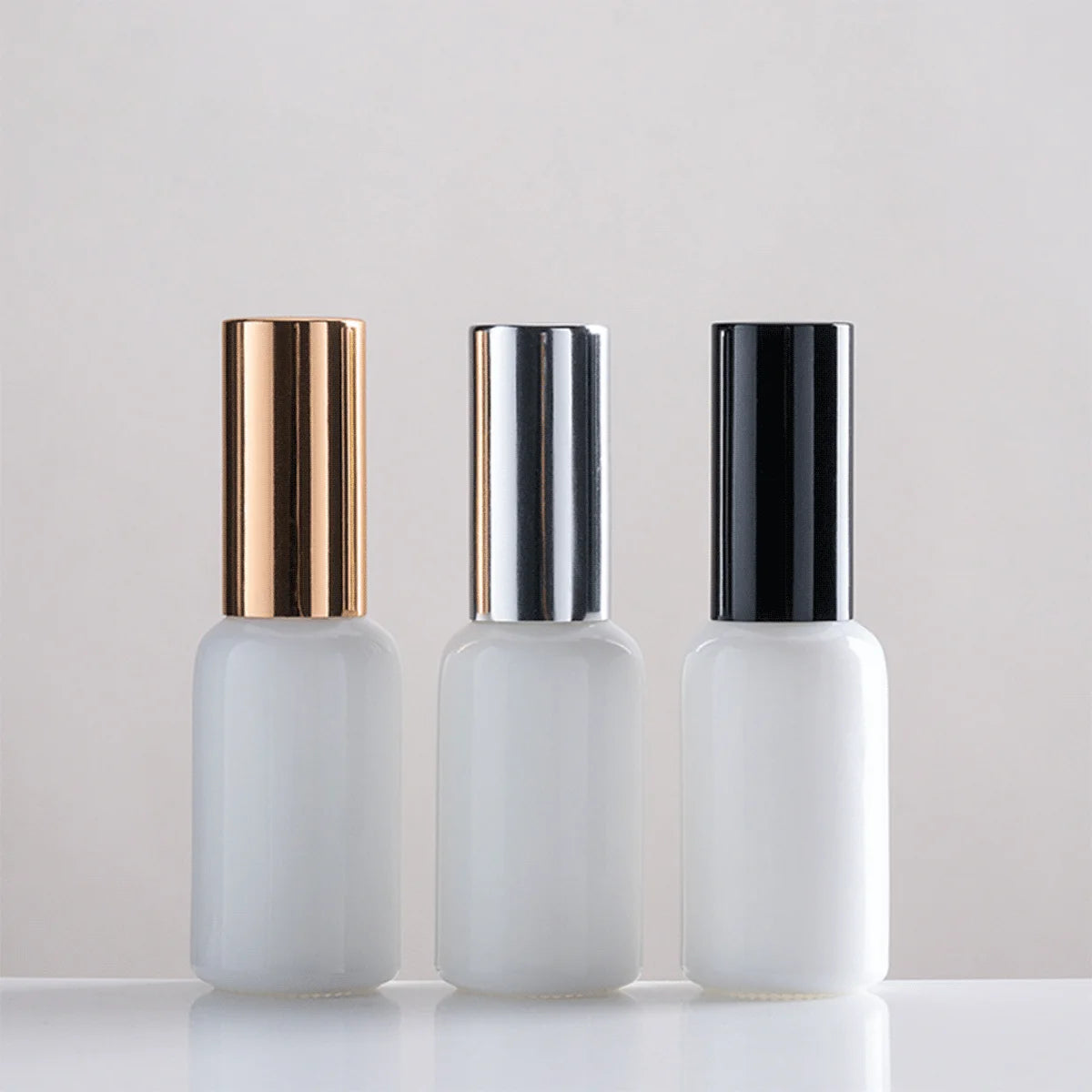 Custom Porcelain Bottle White Spray Mist Bottle  Empty Perfume Bottle 30 Ml Spray White