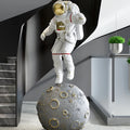 Factory Large Resin Statue Living Room Decor Spaceman Astronaut Sculpture for Mall Shop Interior Decoration